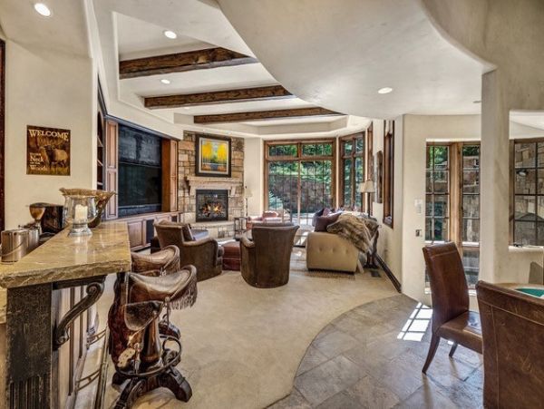 Ski in Ski Out Luxury 6 Bedroom Rental Home in Snowmass