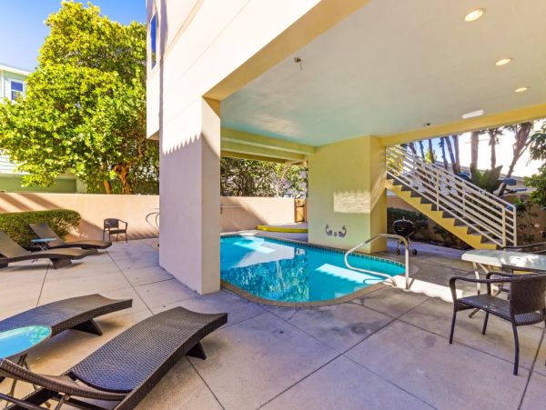 Holmes Beach Vacation Rental: Relax & Explore