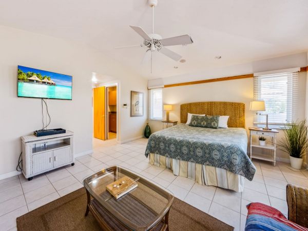Holmes Beach Vacation Rental: Relax & Explore