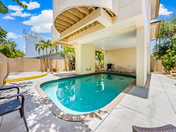 Holmes Beach Vacation Rental: Relax & Explore