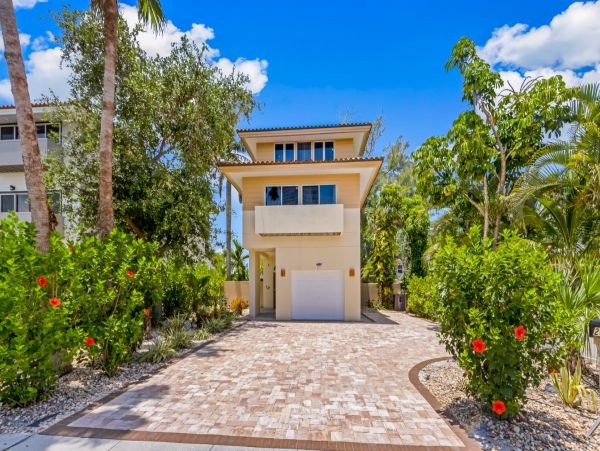 Holmes Beach Vacation Rental: Relax & Explore