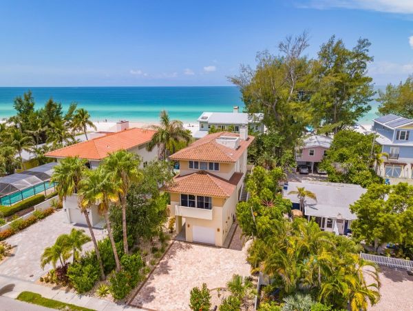 Holmes Beach Vacation Rental: Relax & Explore