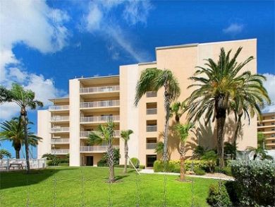 Siesta Key Vacation Condo Sleeps Six Guests.