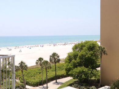 Siesta Key Vacation Condo Sleeps Six Guests.