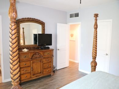 Siesta Key Vacation Condo Sleeps Six Guests.