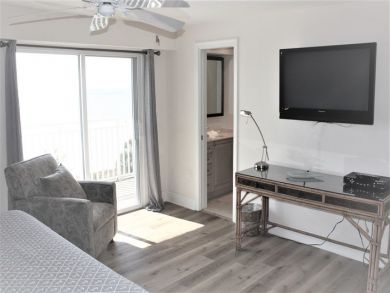 Siesta Key Vacation Condo Sleeps Six Guests.