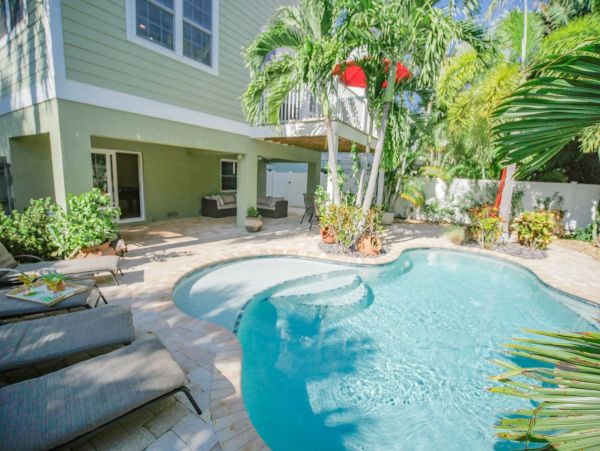 Holmes Beach Vacation Home Sleeps 8 Guests With Private Pool