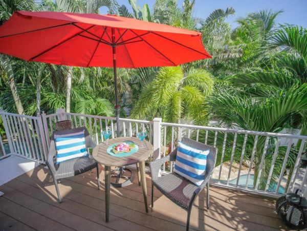 Holmes Beach Vacation Home Sleeps 8 Guests With Private Pool