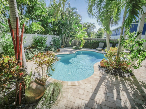 Anna Maria Island  Vacation Home Sleeps 8 Guests With Private Pool