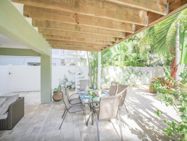 Anna Maria Island  Vacation Home Sleeps 8 Guests With Private Pool