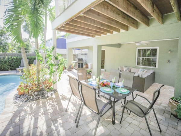 Anna Maria Island  Vacation Home Sleeps 8 Guests With Private Pool