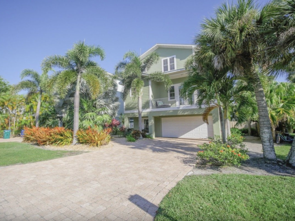 Anna Maria Island  Vacation Home Sleeps 8 Guests With Private Pool