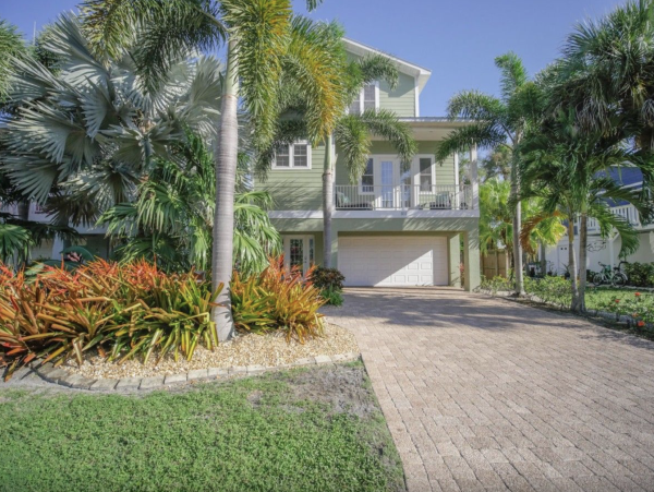 Anna Maria Island  Vacation Home Sleeps 8 Guests With Private Pool