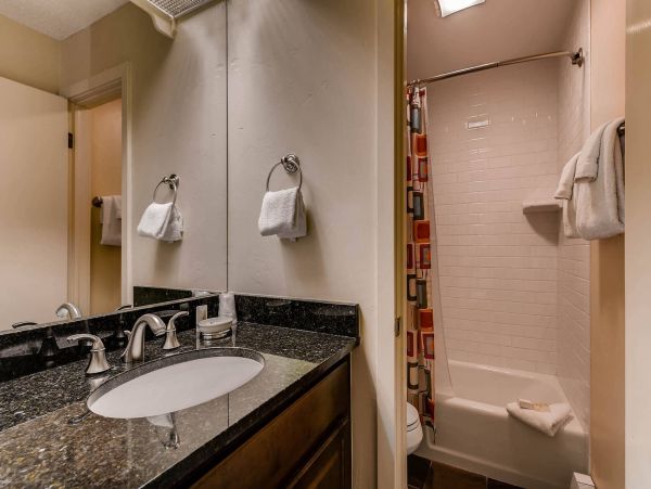 2 Bedroom Rental Condo in Vail, Walk to Lift