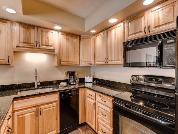 2 Bedroom Rental Condo in Vail, Walk to Lift