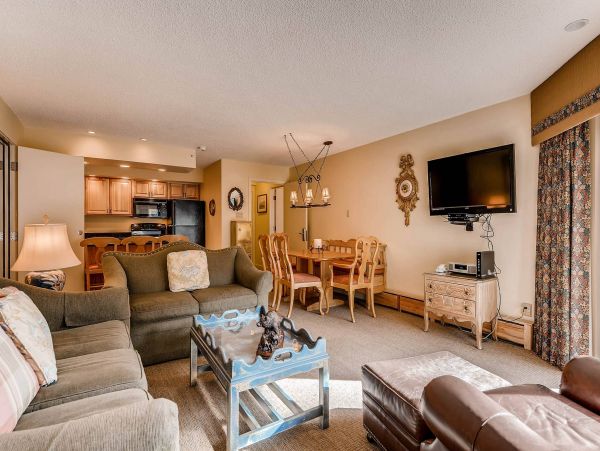 2 Bedroom Rental Condo in Vail, Walk to Lift