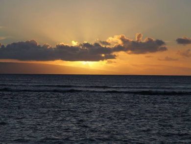 On Beach Vacation Condo 1 Bedroom Sleeps 4 in Lahaina