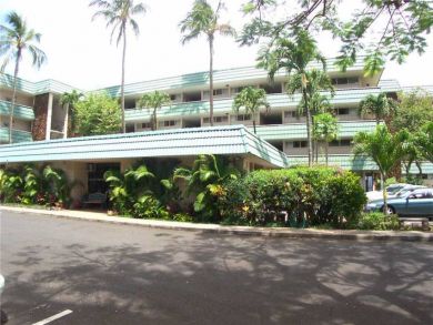 On Beach Vacation Condo 1 Bedroom Sleeps 4 in Lahaina