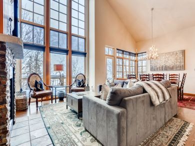Spacious Four Bedroom with Mountain Views! Spacious Four Bedroom with Mountain Views!