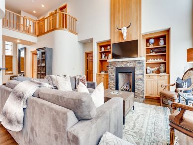 Spacious Four Bedroom with Mountain Views! Spacious Four Bedroom with Mountain Views!