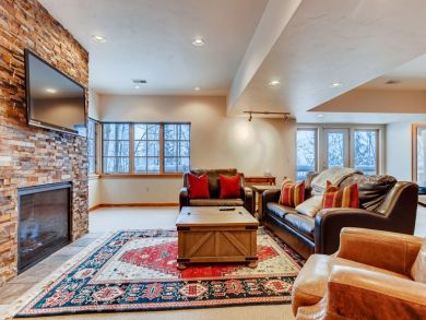 Spacious Four Bedroom with Mountain Views! Spacious Four Bedroom with Mountain Views!