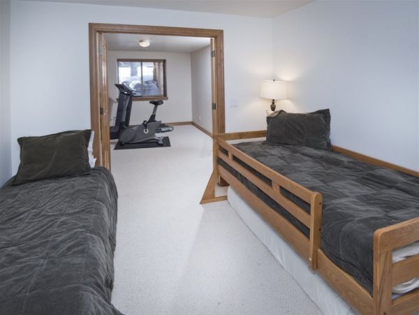 Arrowhead Four Bedroom Vacation Home Sleeps Ten Guests.