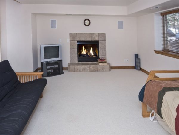 Arrowhead Four Bedroom Vacation Home Sleeps Ten Guests.