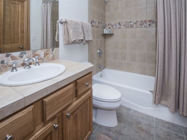Arrowhead Four Bedroom Vacation Home Sleeps Ten Guests.