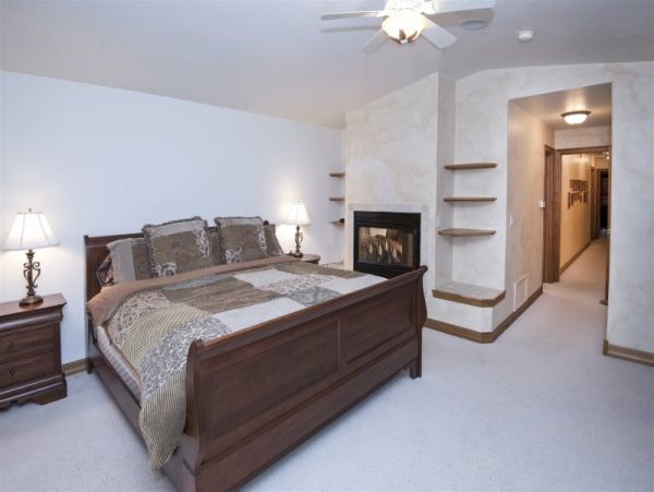 Arrowhead Four Bedroom Vacation Home Sleeps Ten Guests.