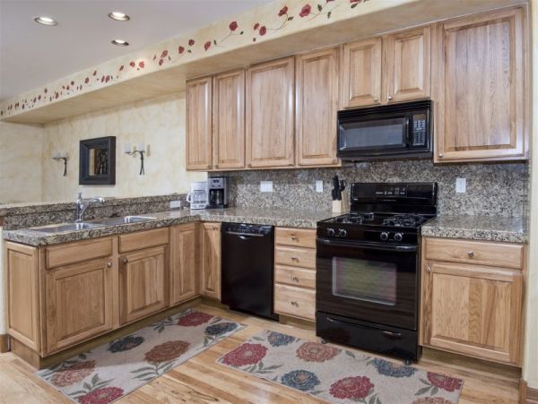 Arrowhead Four Bedroom Vacation Home Sleeps Ten Guests.