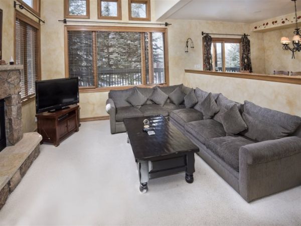 Arrowhead Four Bedroom Vacation Home Sleeps Ten Guests.