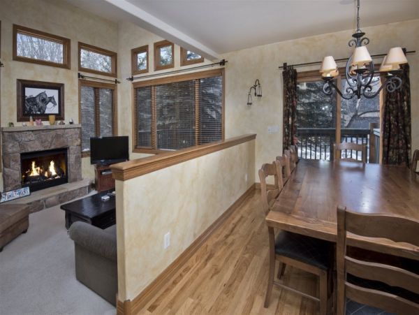 Arrowhead Four Bedroom Vacation Home Sleeps Ten Guests.