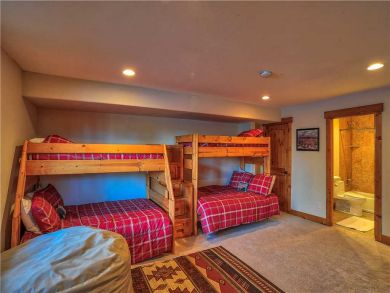 Breckenridge Vacation Townhouse Sleeps Twelve Guests.