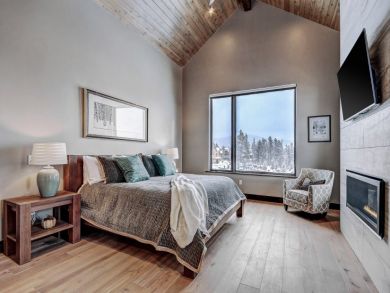 Breckenridge Luxury 4 Bedroom Home with Mountain View