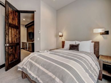Breckenridge Luxury 4 Bedroom Home with Mountain View