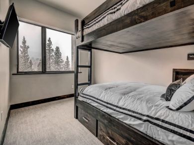 Breckenridge Luxury 4 Bedroom Home with Mountain View