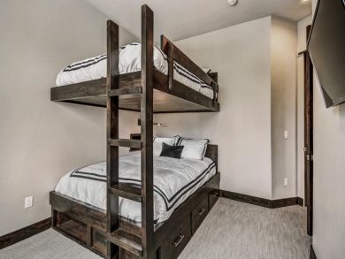 Breckenridge Luxury 4 Bedroom Home with Mountain View