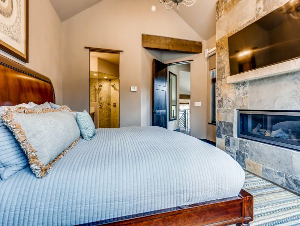 Breckenridge Vacation Duplex Sleeps 12 Guests.