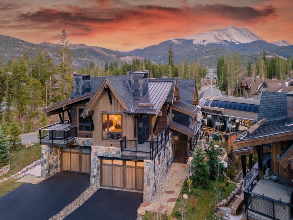 Breckenridge Vacation Duplex Sleeps 12 Guests.