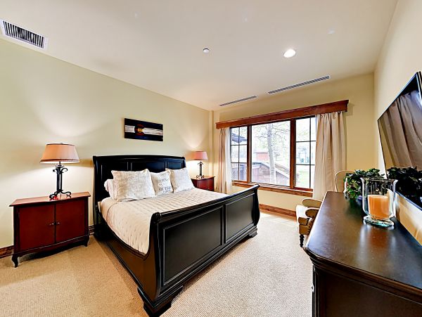 Avon Luxury Vacation Rental Condo Three Bedrooms