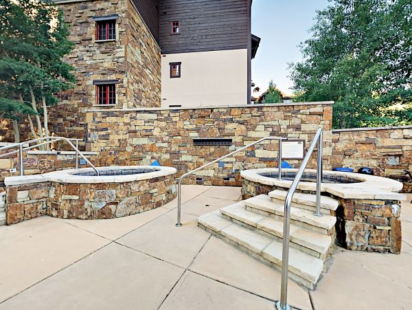 Avon Luxury Vacation Rental Condo Three Bedrooms
