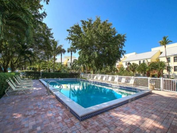 2 Bedroom Captiva Island Vacation Condo Plus Loft Sleeps 8