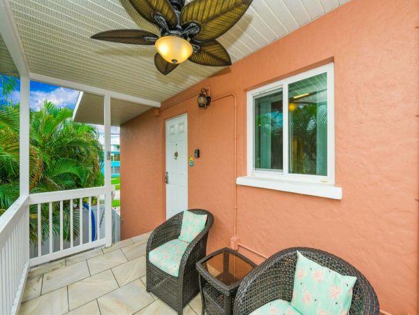 Siesta Key Vacation 2 Bedrooms 2nd Floor Duplex Sleeps 8