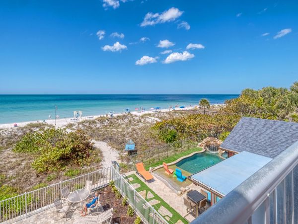 Beachfront 4 Bedroom Townhome with Stunning Gulf Views