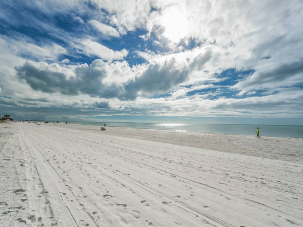 Beachfront Redington Shores 4 bedroom Vacation Home