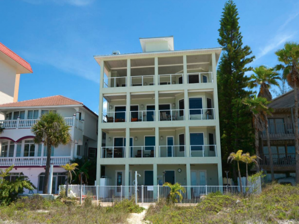 Beachfront Redington Shores 4 bedroom Vacation Home