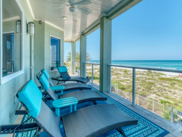 Beachfront Redington Shores 4 bedroom Vacation Home