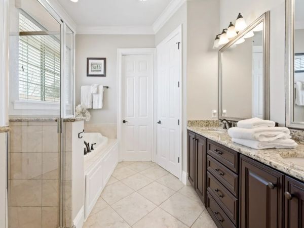 Luxury 6-Bedroom Vacation Home in Kissimmee near Disney with Private Pool