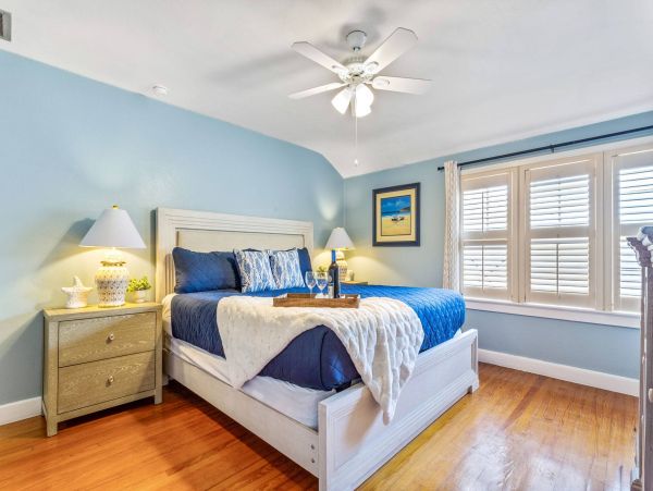 North Clearwater Beach Vacation Rental Pool Home 4 Bedrooms Walk to Beach