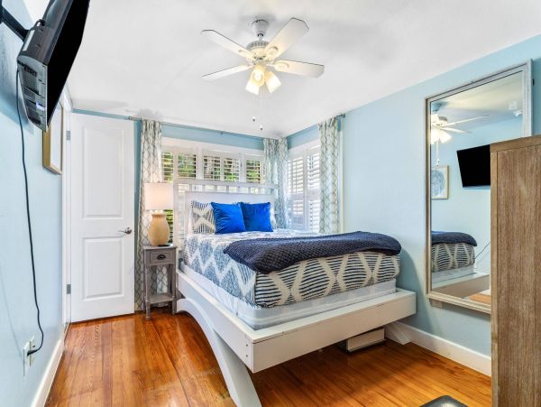 North Clearwater Beach Vacation Rental Pool Home 4 Bedrooms Walk to Beach